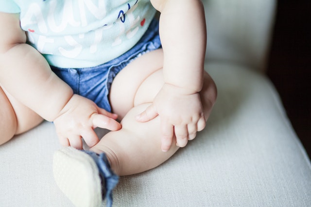 赤ちゃんのむちむち足